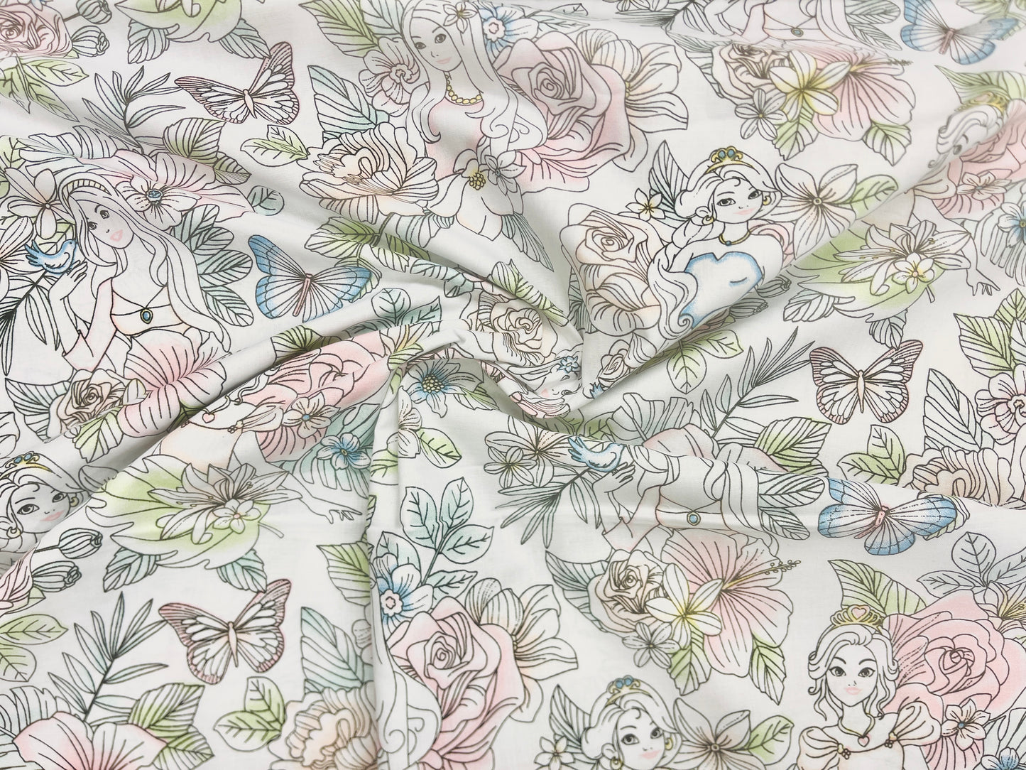 100% Kokvilnas audums- princeses ar sārtiem un ziliem,zaļiem akcentiem 125 g/m