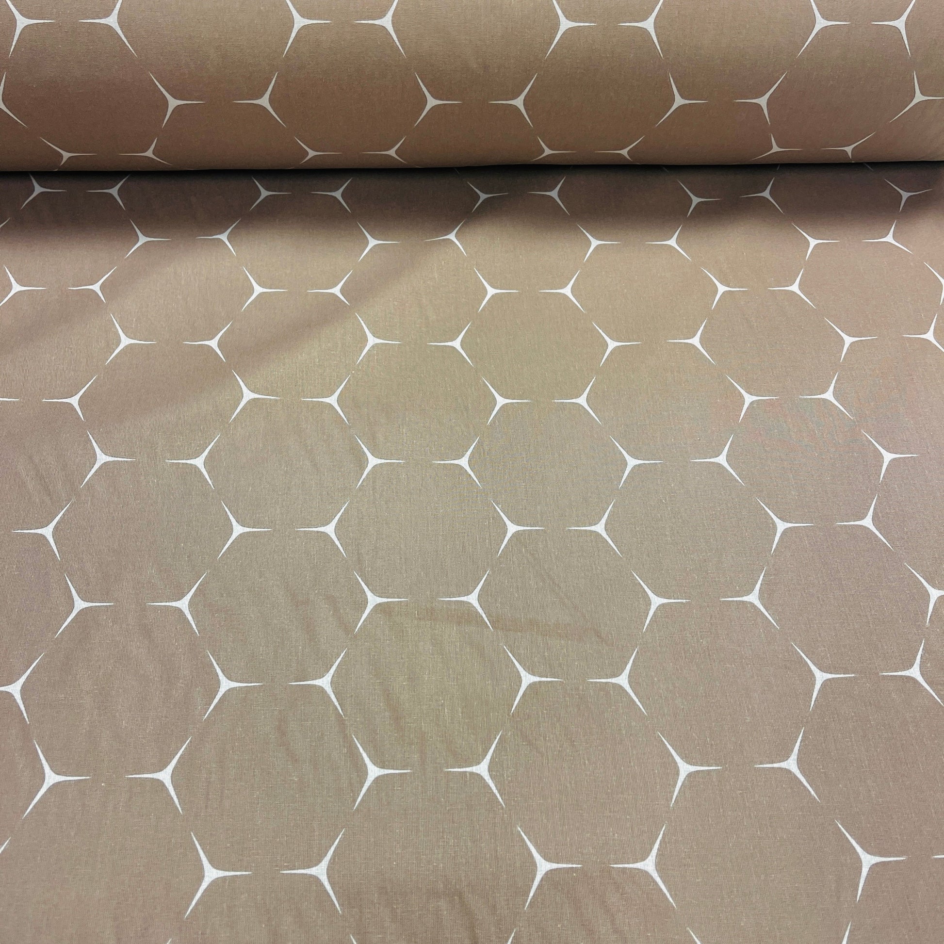 100% Kokvilnas audums - brūns abstrakts raksts 220cm 146 g/m²