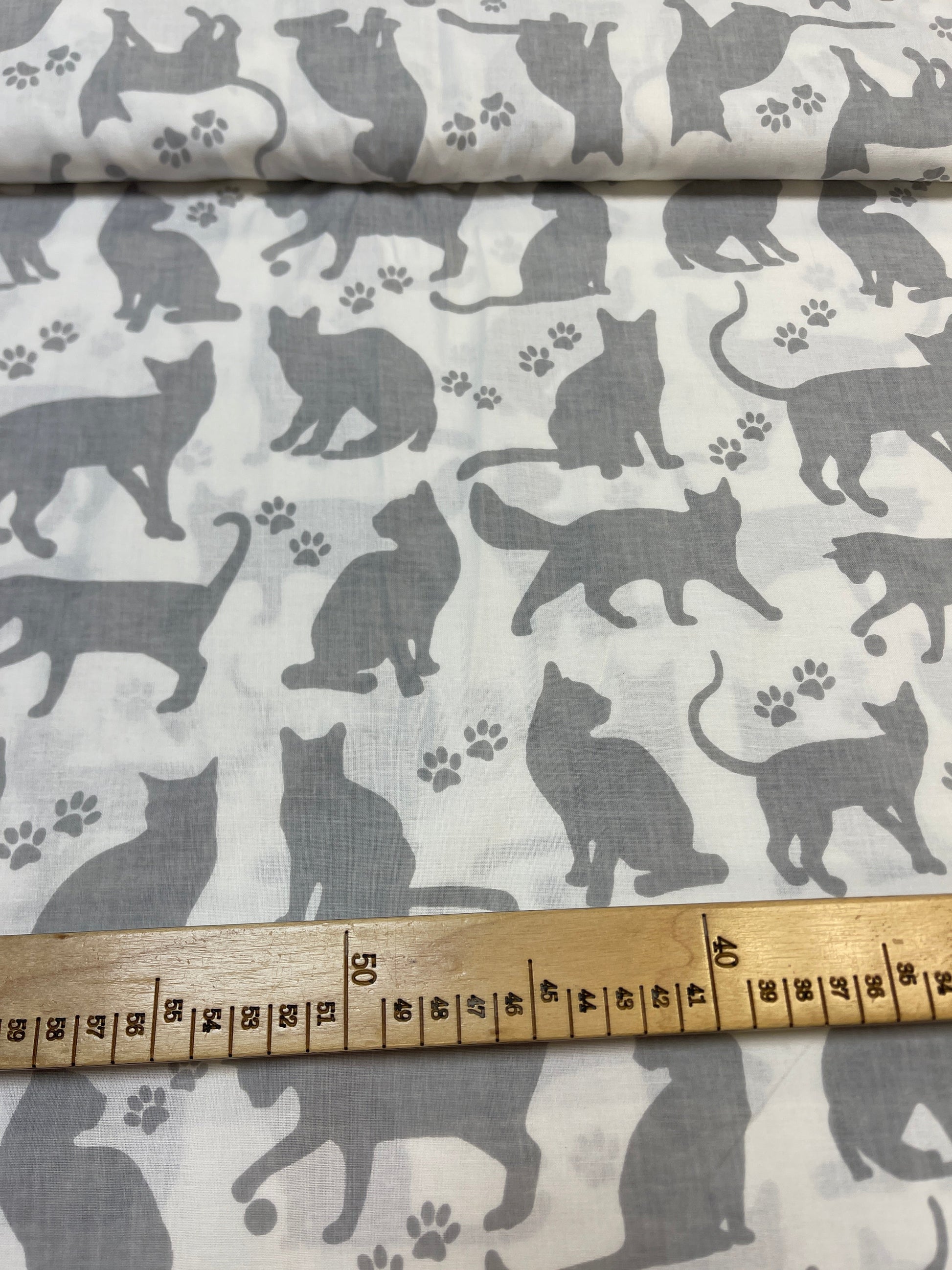 100% Kokvilnas audums - pelēki kaķi 125 g/m²