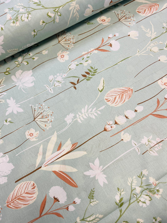 100% Kokvilnas audums - ziedi uz maiga pipermētu fona 220 cm 146 g/m²