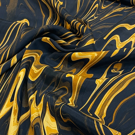 Attēls ar 100% Viskozes audums - zeltains abstrakts raksts 96 g/m² – pieejams Šarlotes audumi