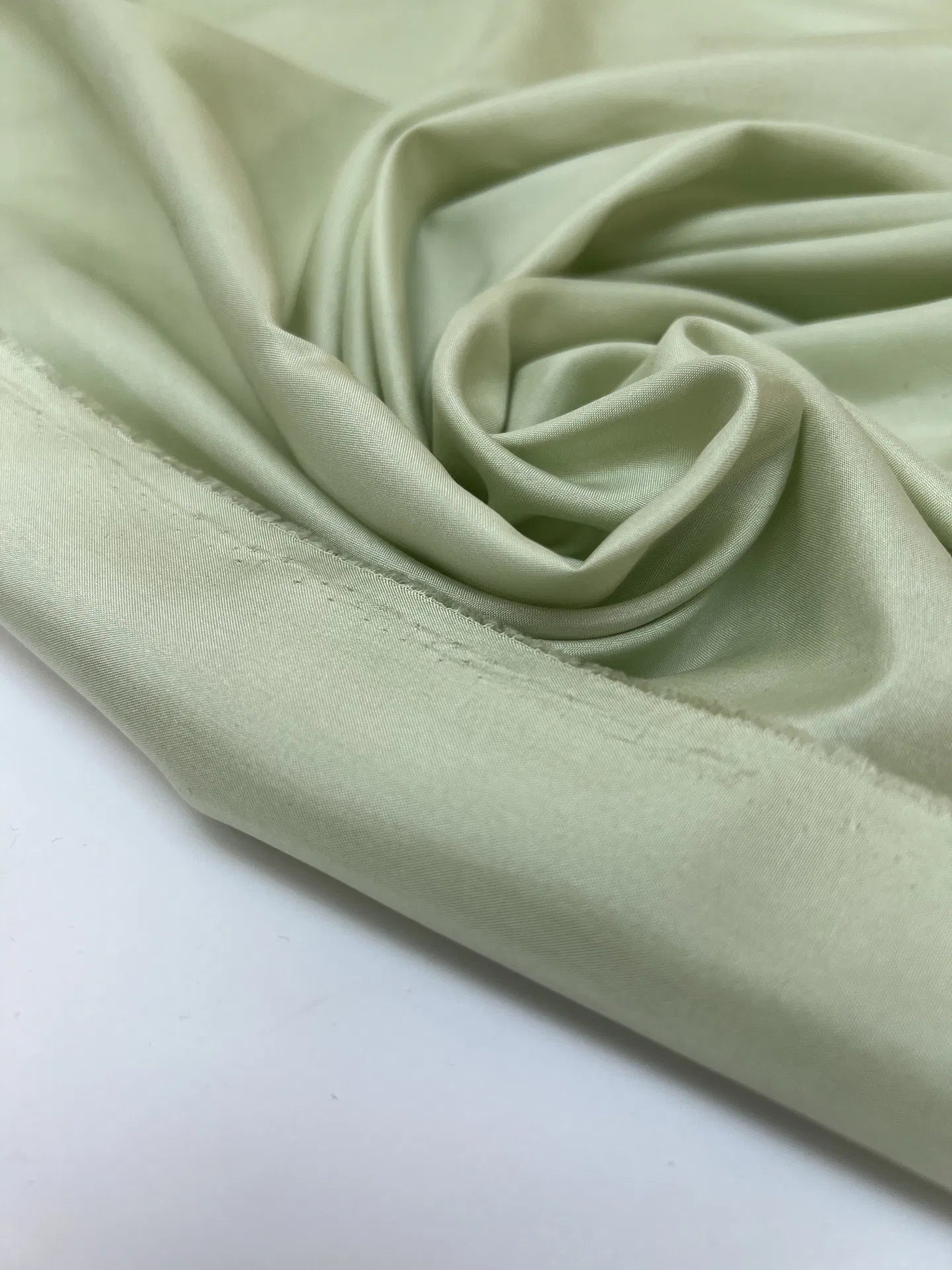 100% Zīda satīns - pasteļu zalš 50 g/m²