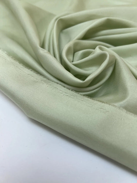 100% Zīda satīns - pasteļu zalš 50 g/m²