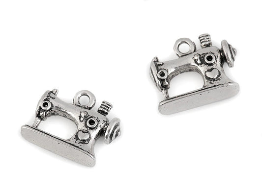 Metāla kulons,dekors – šujmašīna 13 × 16 mm