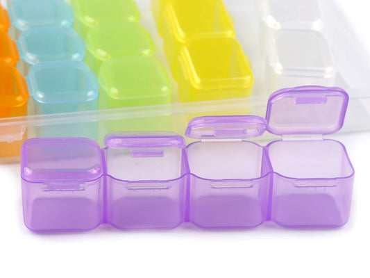 Plastmasas organizators ar 28 nodalījumiem