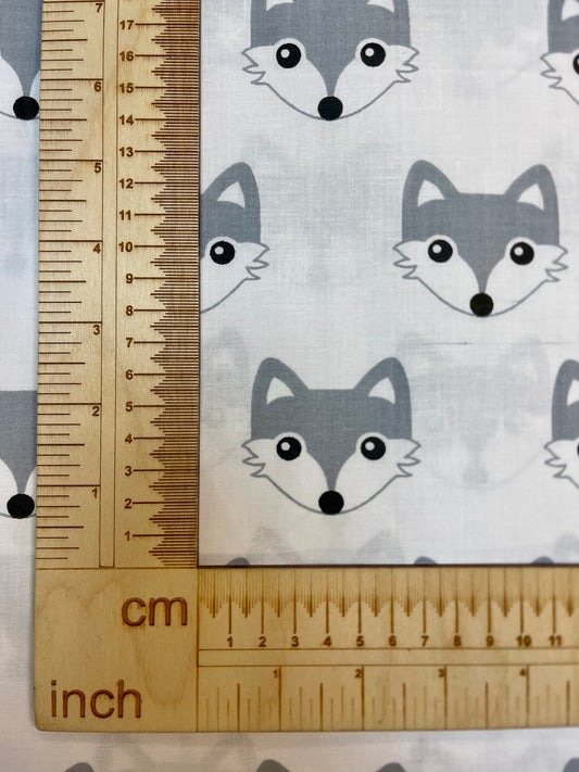 100% Kokvilnas audums-vilki 125 g/m²