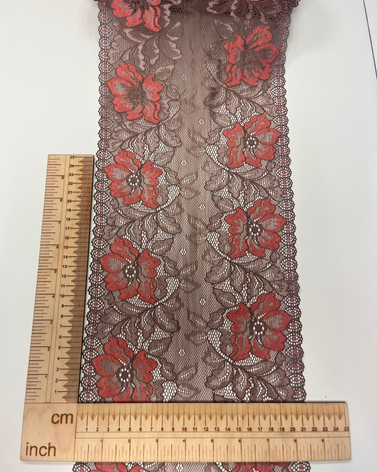 Elastīga mežģīne 22 cm-brūna ar oranžiem ziediem
