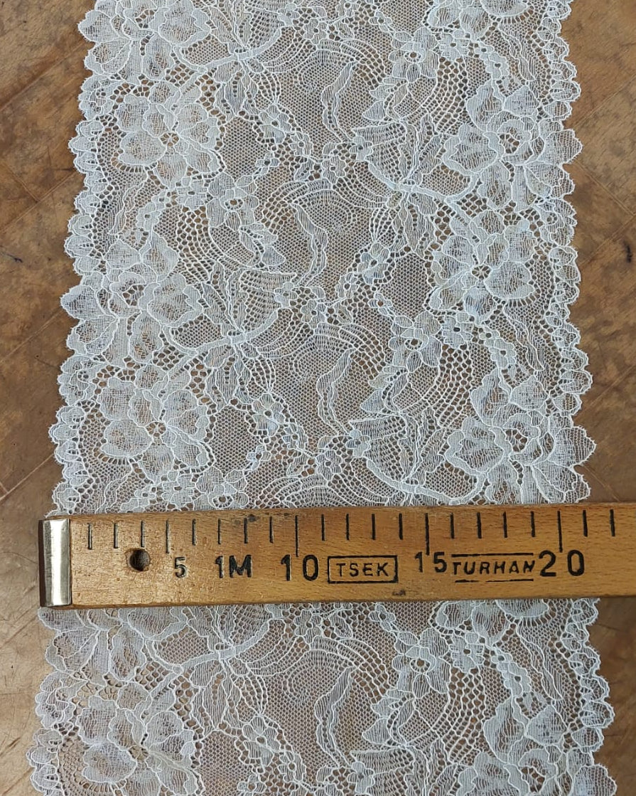 Elastīga mežģīne 21 cm- balta