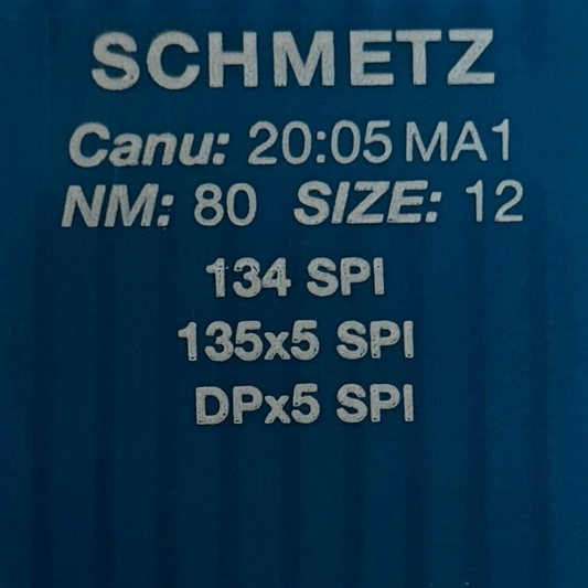 Image des aiguilles pour machines à coudre industrielles SCHMETZ DPx5 SPI – pour tissus épais et fins (10 pièces) – disponible chez Šarlotes audumi