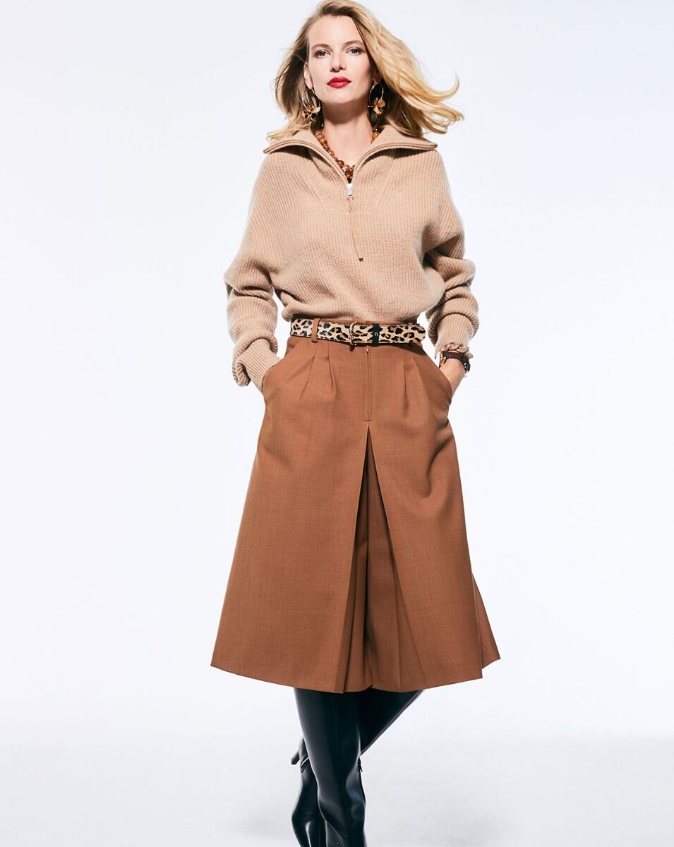 Attēls ar Burda Style 11/2025 - ENG – pieejams Šarlotes audumi