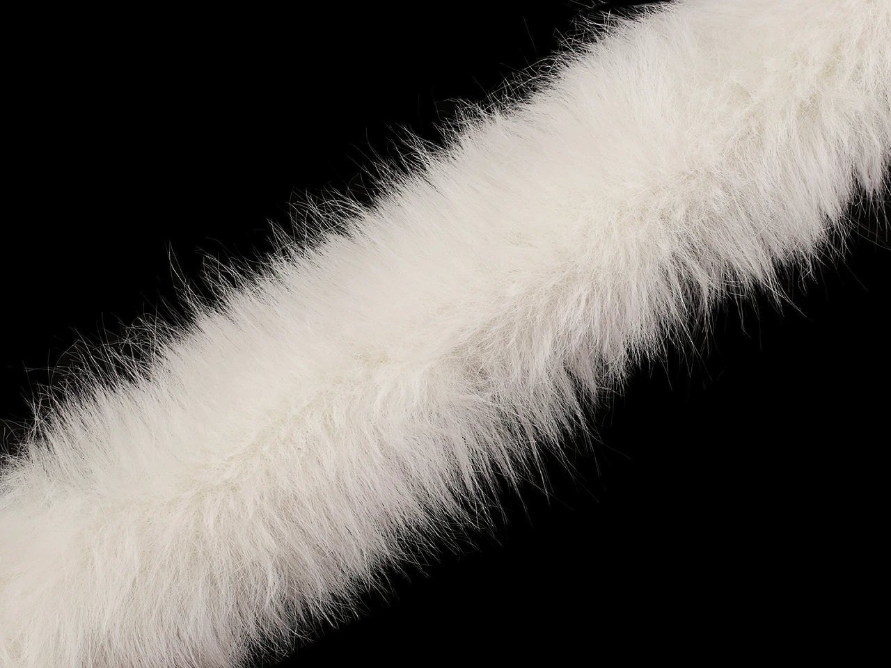 Dekoratīvā mākslīgās kažokādas apdare, Boa 1 m|dažādu toņu