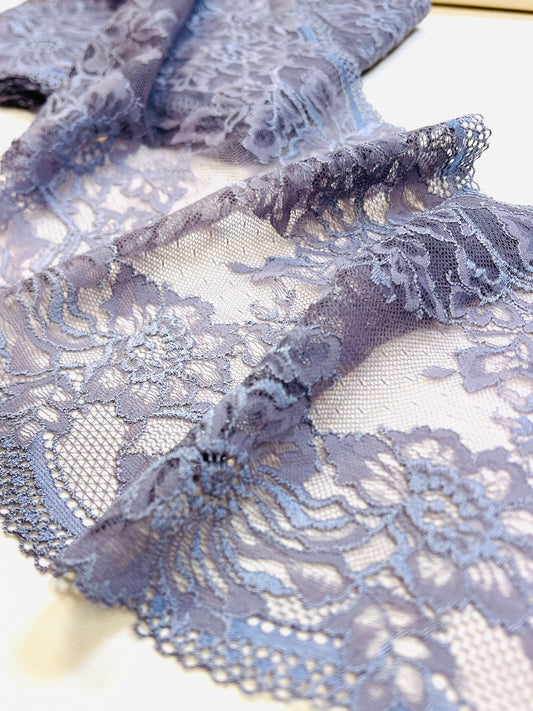 Image de dentelle élastique 20 cm - lilas fumé – disponible chez Šarlotes audumi