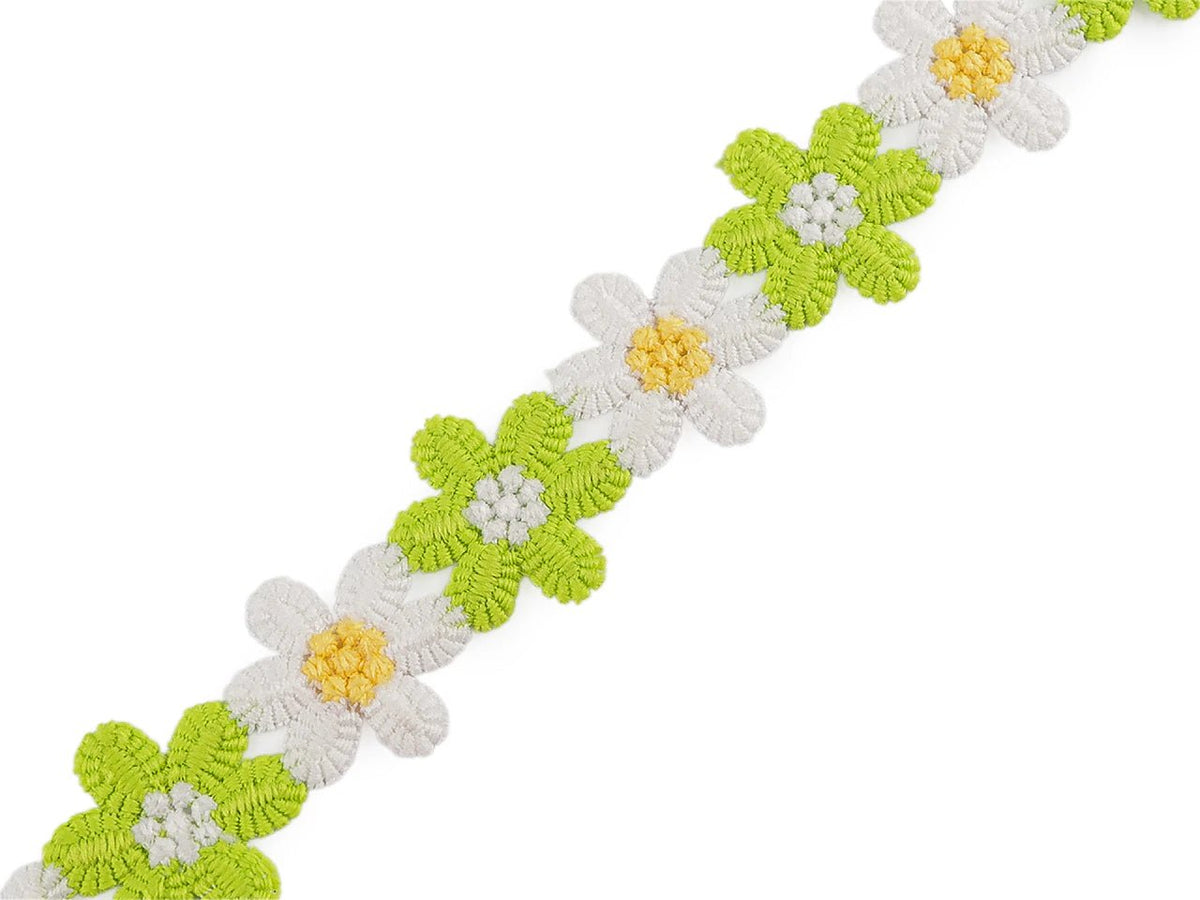 Image of floral guipure lace – light green and white, 30 mm – available online at Šarlotes audumi