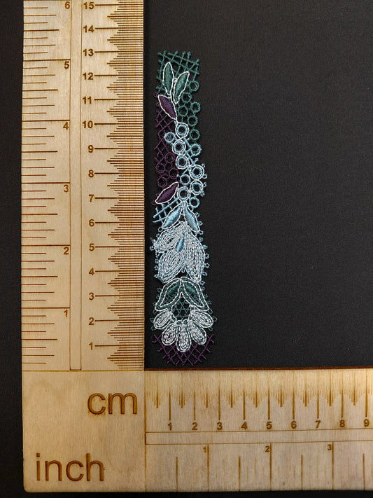 Image avec écusson/patch à coudre 13 x 2,5 cm – disponible chez Šarlotes audumi
