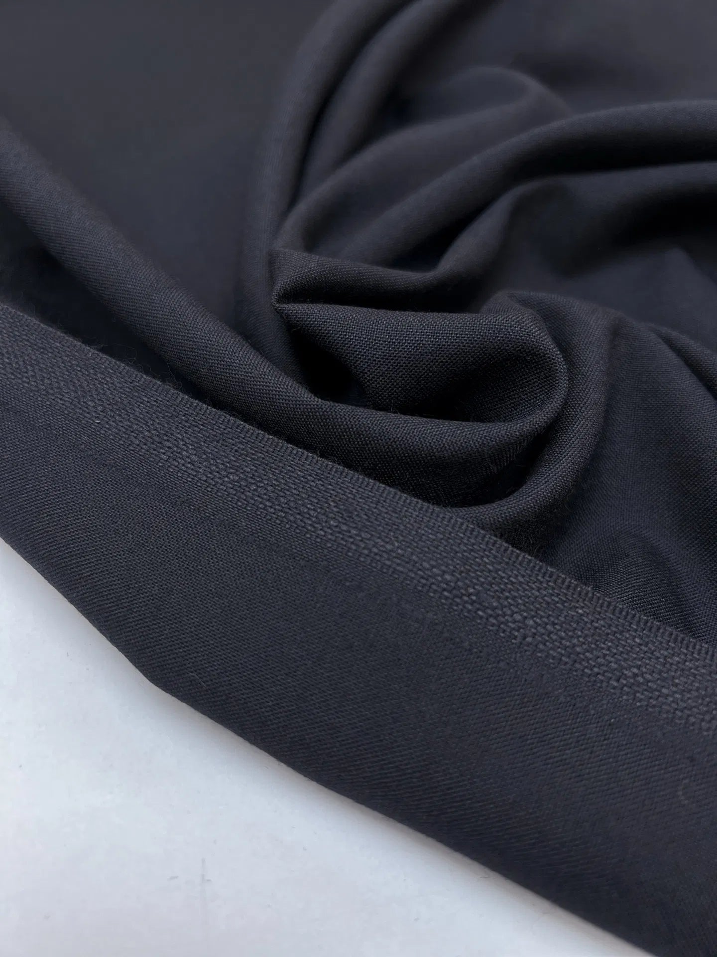 Itālijas kleitu un blūžu audums | 57% vilna | 43% poliesters | 155 g/m² | 147 cm | Tumši zils