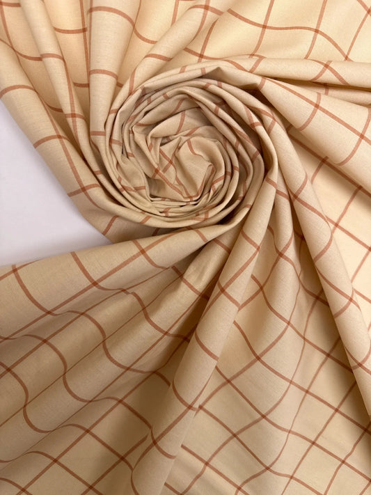 Attēls ar Itālijas kokvilnas audums rūtainā rakstā brūni–bēšs | 125 g/m², 149 cm – pieejams Šarlotes audumi
