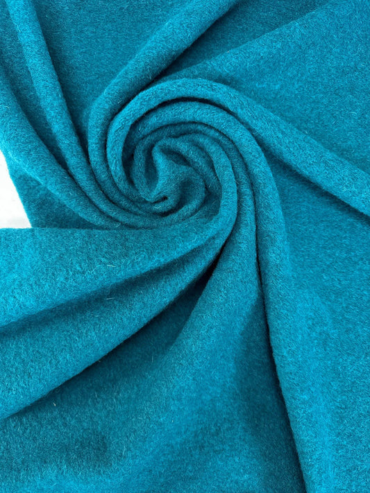 Itālijas trikotāžas audums | 47% vilna | 36% poliesters | 9% poliamīds | 8% elastāns | 215 g/m² | 162 cm