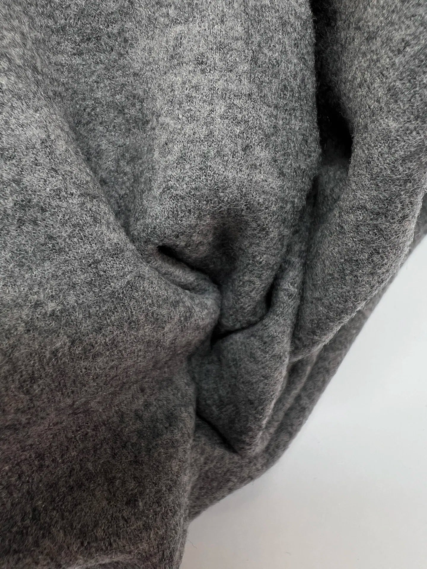 Itālijas trikotāžas audums | 87% vilna | 8% poliesters | 5% elastāns | 430 g/m² | 120 cm