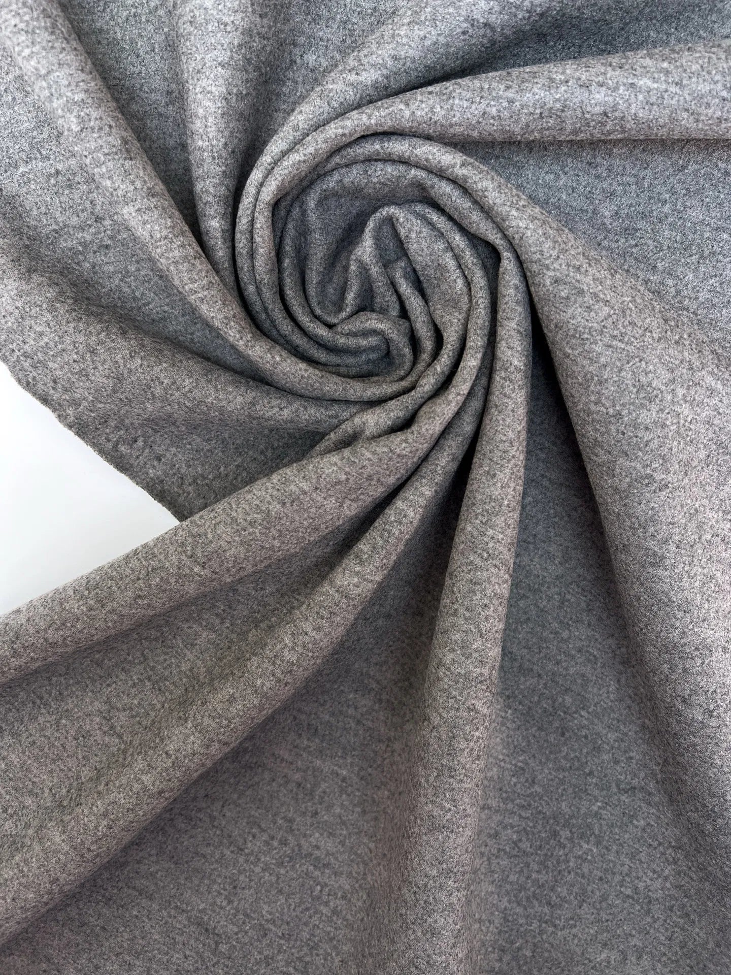 Itālijas trikotāžas audums | 87% vilna | 8% poliesters | 5% elastāns | 430 g/m² | 120 cm