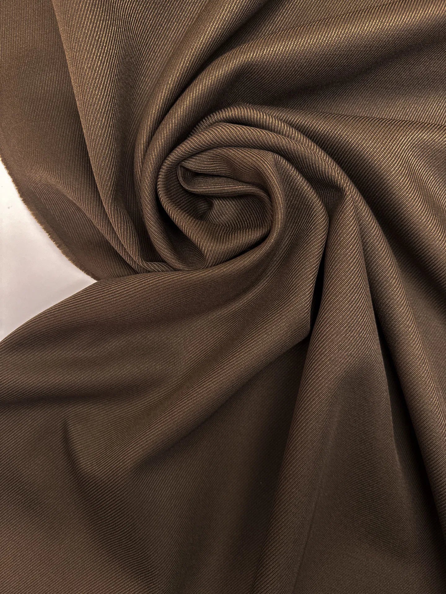 Itālijas tvila kostīmaudums | 44% vilna | 56% poliamīds | 325 g/m² | 150 cm | Brūns