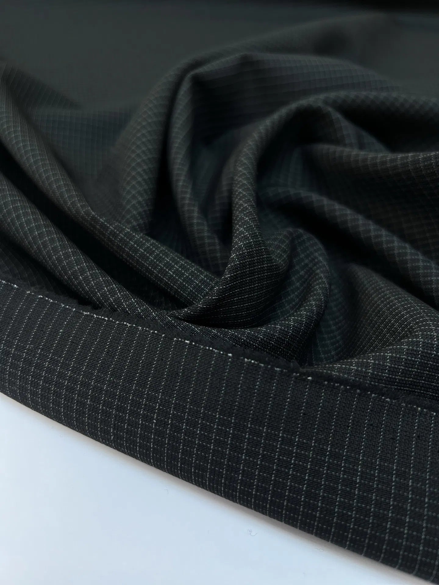 Itālijas vilnas audums | 100% vilna | 180 g/m² | 155 cm | Rūtains pelēks - melns