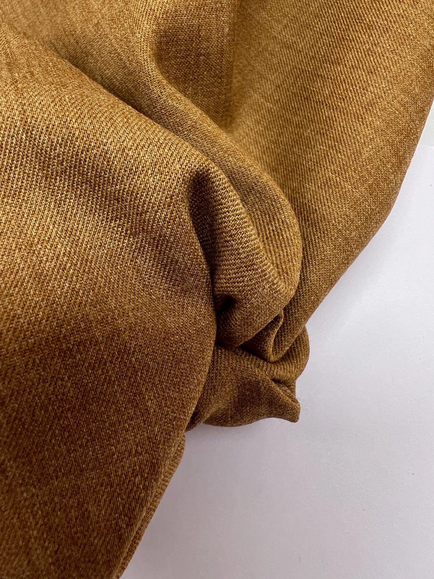 Itālijas vilnas kostīmaudums | 64% vilna, 34% poliesters, 2% elastāns| 180 g/m² | 156 cm