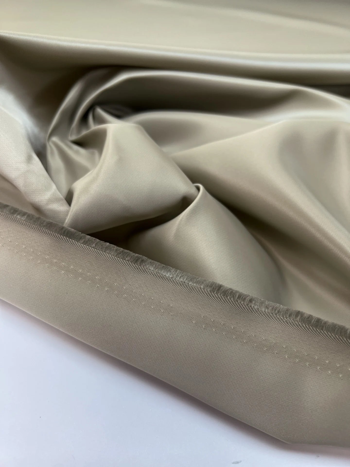 Attēls ar Japānas satīna tvila audums – pelēks | 100% poliamīds | 200 g/m² | 125 cm – pieejams Šarlotes audumi