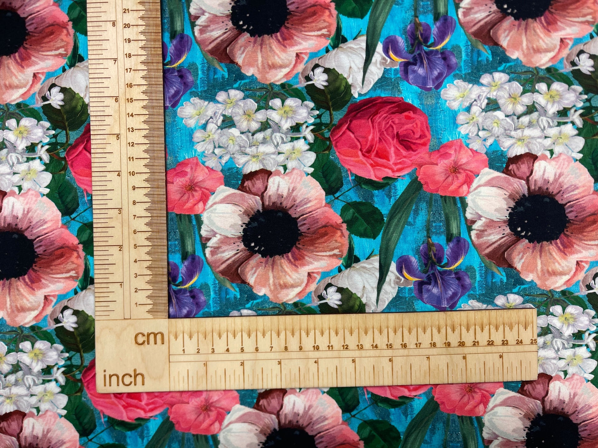 Kokvilnas trikotāža - rozes un īrisi 200 g/m²