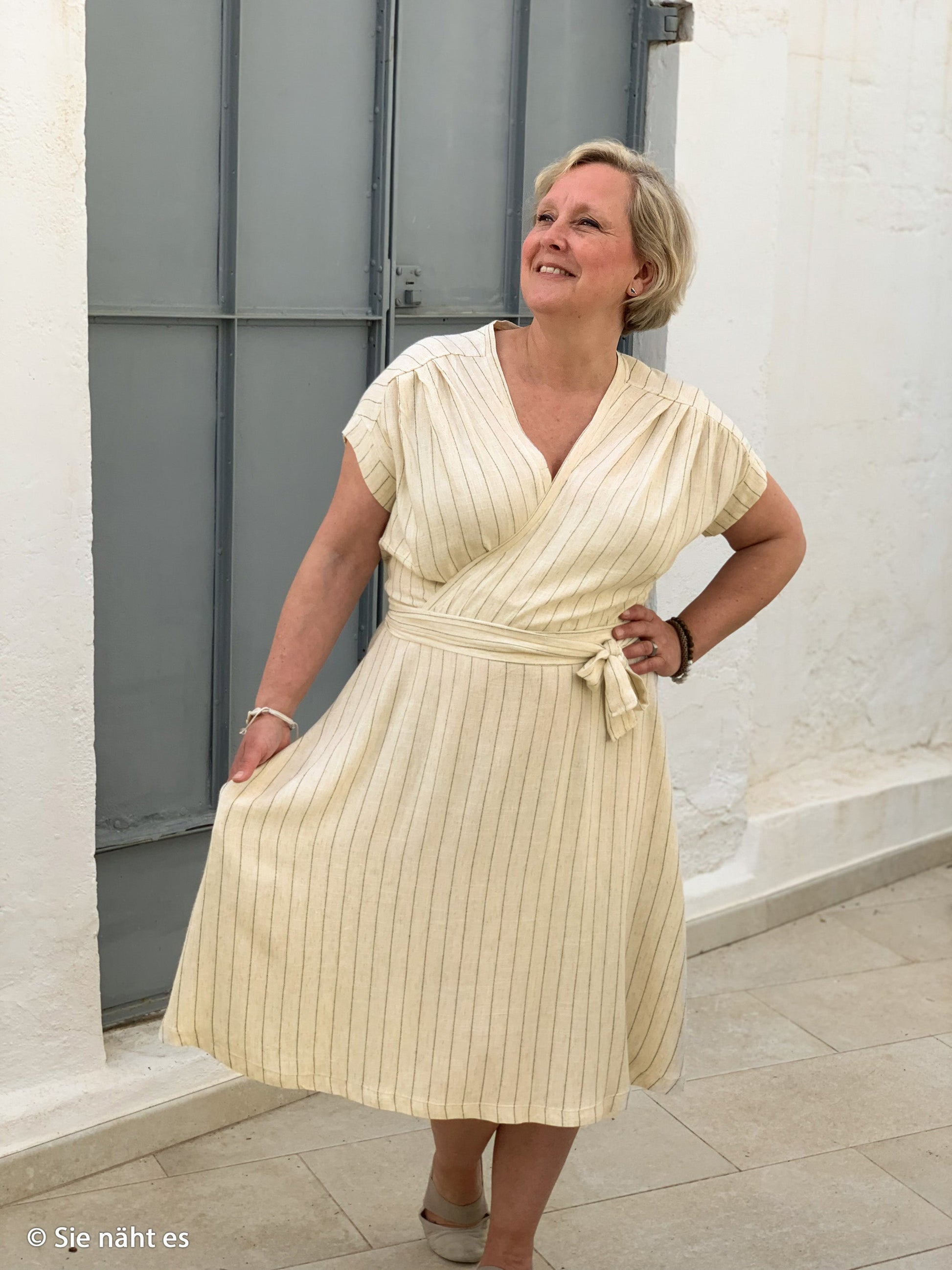 Lins ar viskozi - svītras uz dabīgi bēša fona 200 g/m²