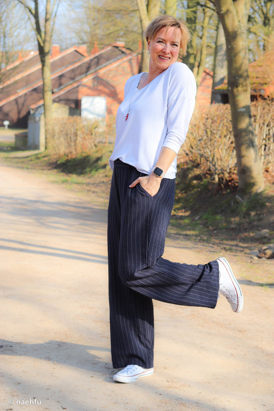 Lins ar viskozi - svītras uz tumši zila fona 200 g/m²