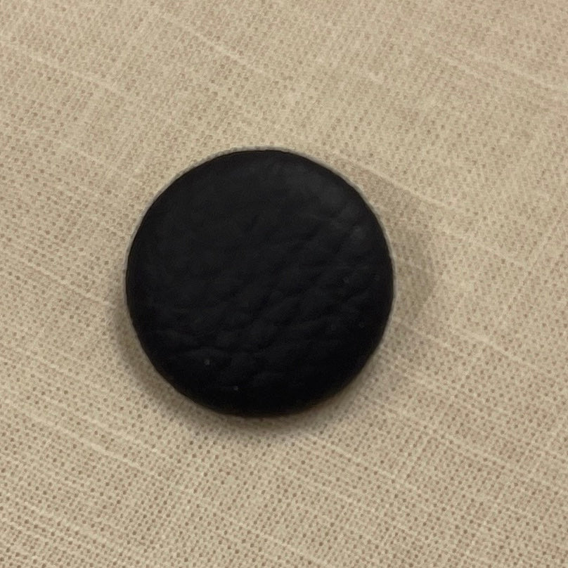 Metāla pogas ar EKO ādu uz kājiņas 25 mm - tumši pelēkas