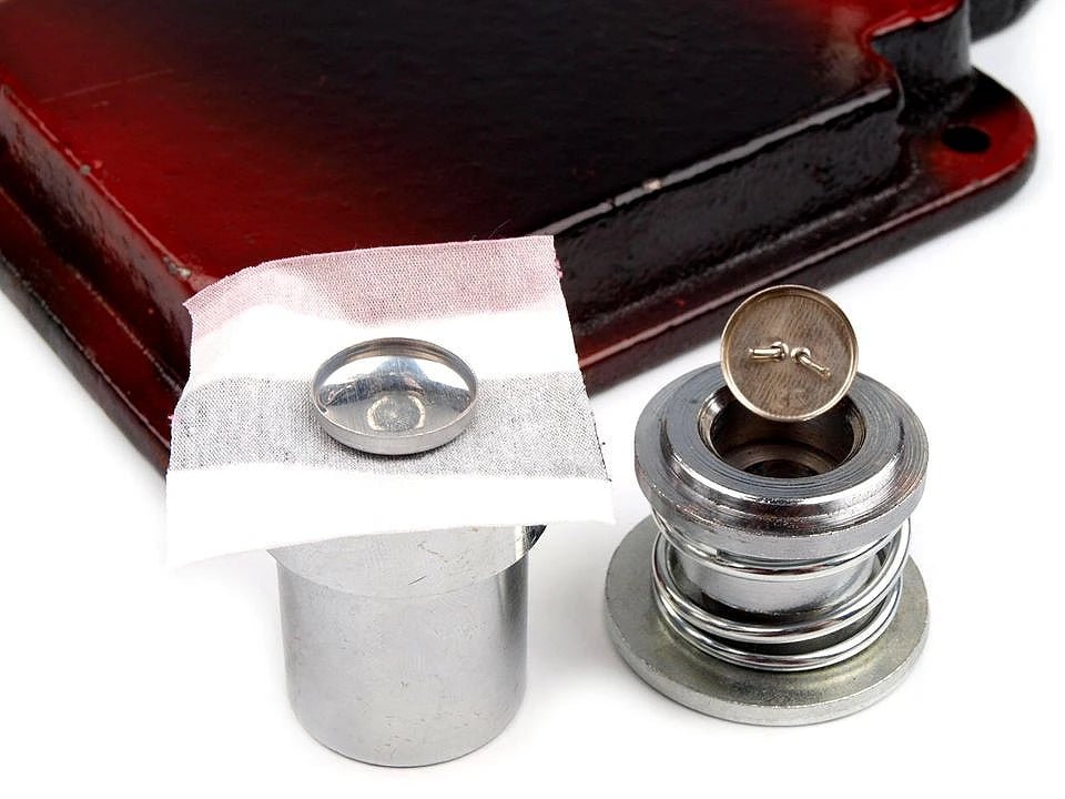 Metāla pogas pašapvilkšanai | 25 mm