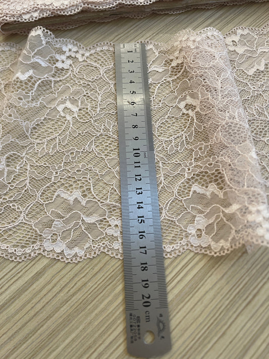 Attēls ar Mežģīne 18 cm - pūderis – pieejams Šarlotes audumi