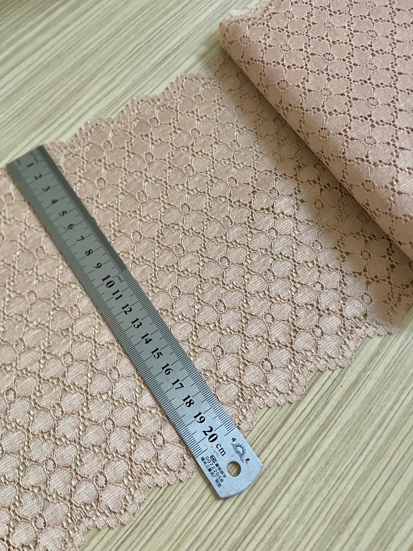 Image of Lace 22 cm - beige pink – available at Šarlotes audumi