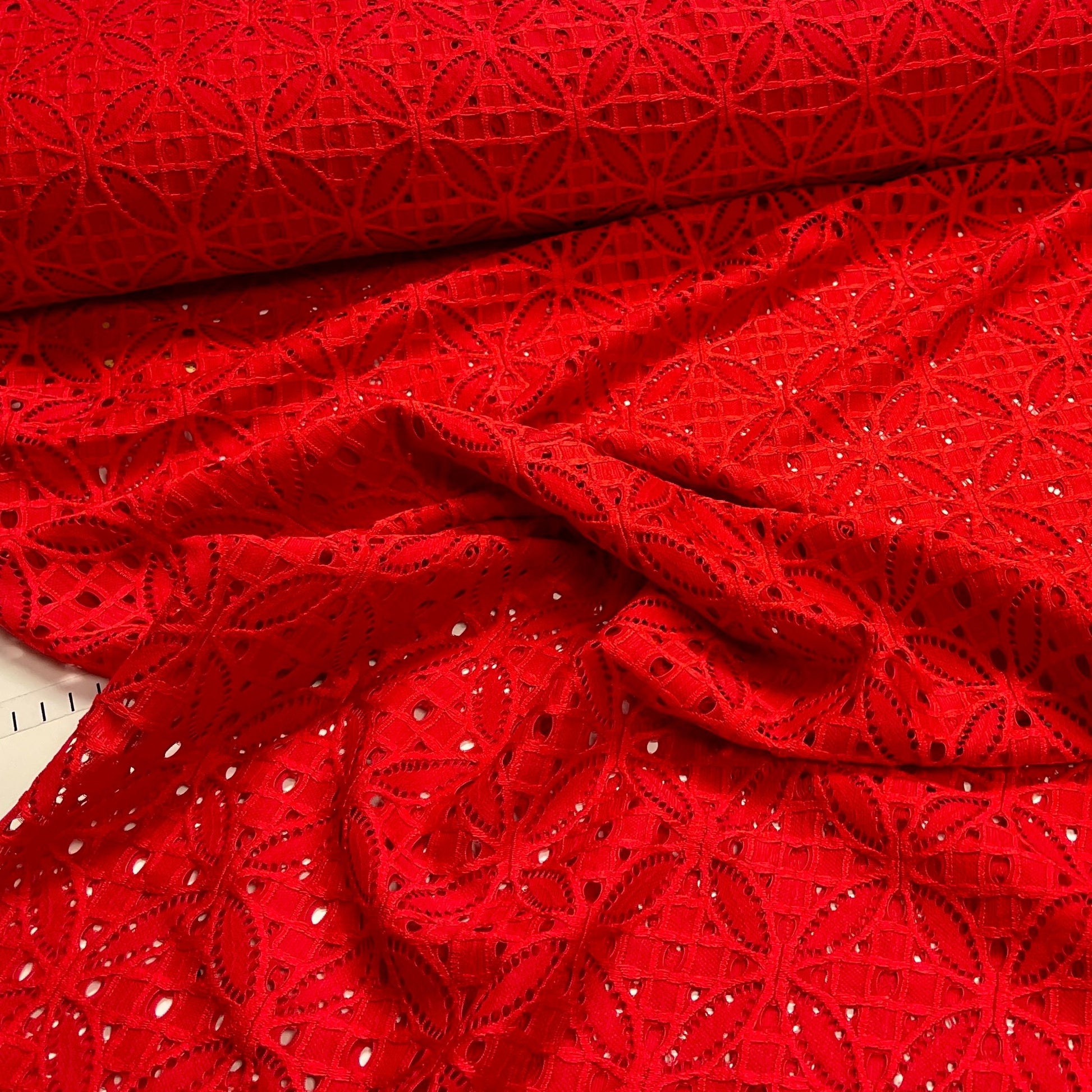 Mežģīņu audums - sarkans 150 g/m²