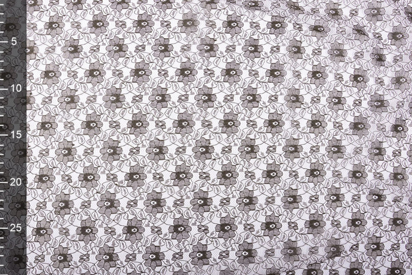 Attēls ar Mežģīņu audums smalks - šokolādes brūni ziedi 75 g/m² – pieejams Šarlotes audumi