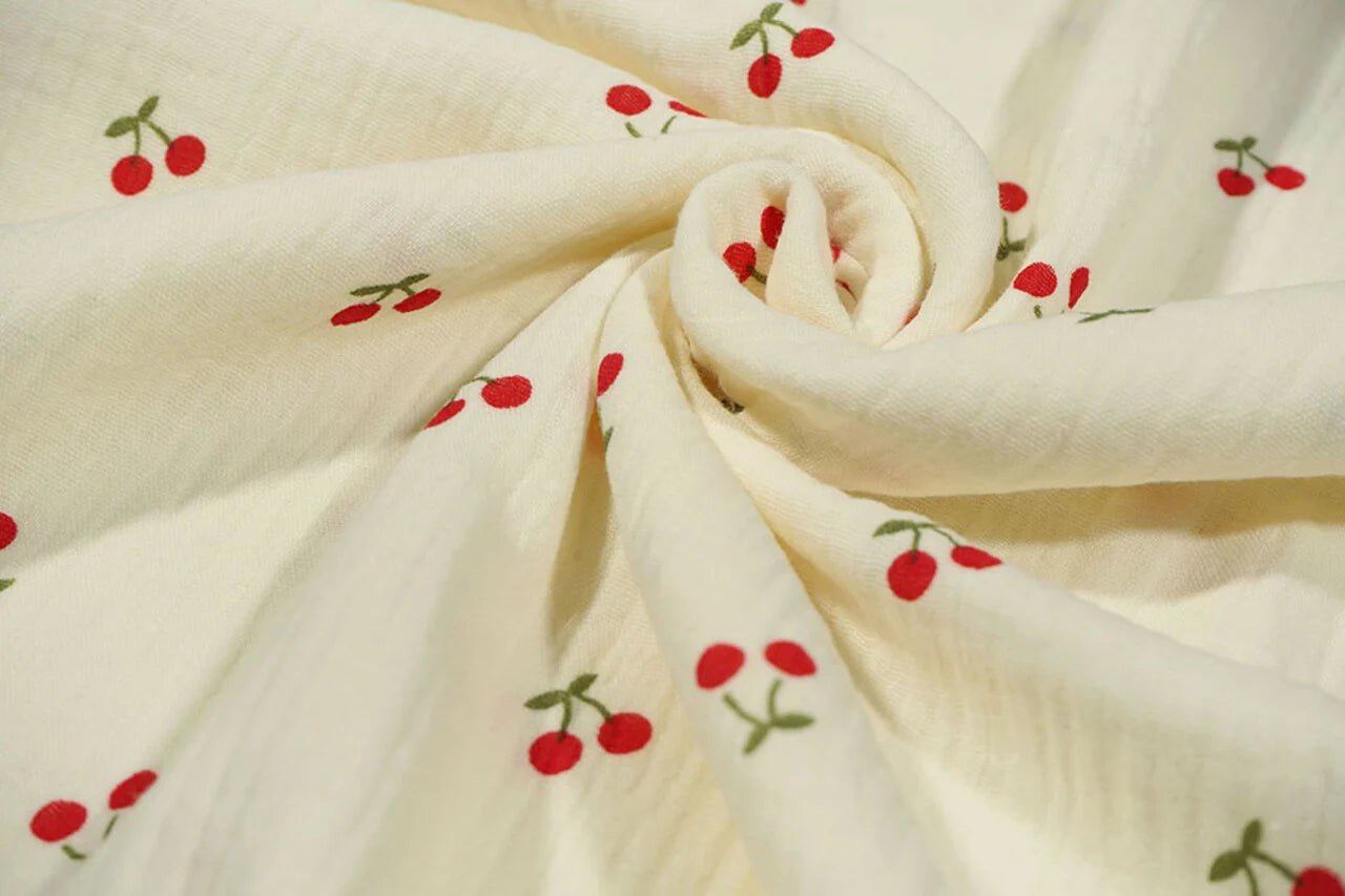 Muslīns - ķirši uz sviesta dzeltena fona 125 g/m²