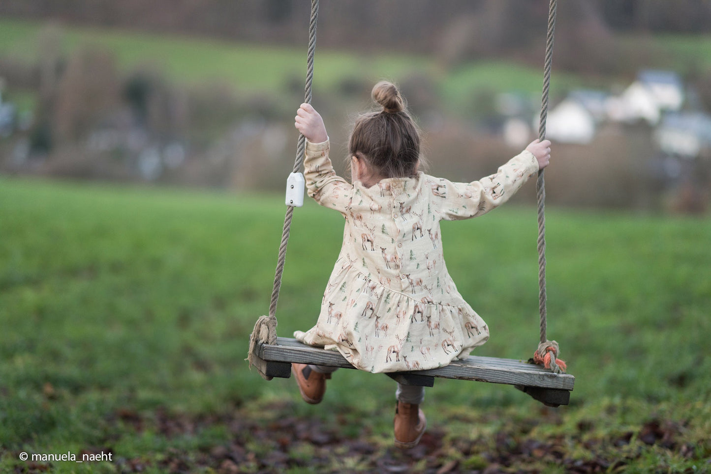 Attēls ar Muslīns - stirniņa ar egli 130 g/m² – pieejams Šarlotes audumi