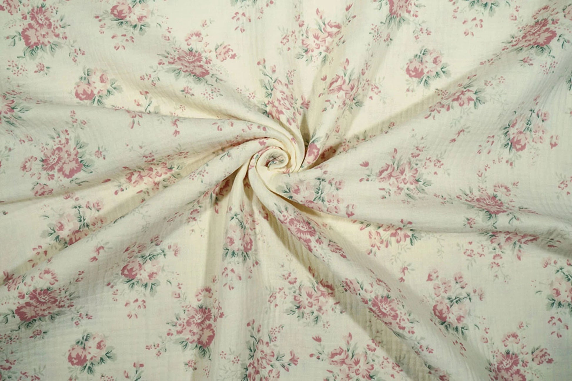 Muslīns - ziedi uz piena balta fona 140 g/m²