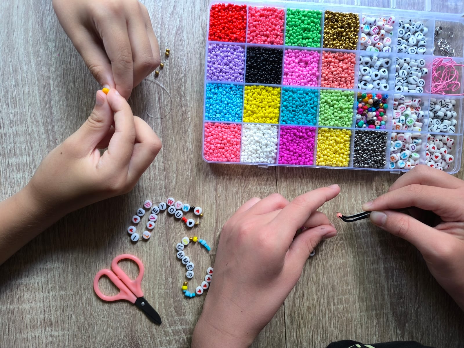 Pērlīšu komplekts ar instrumentiem