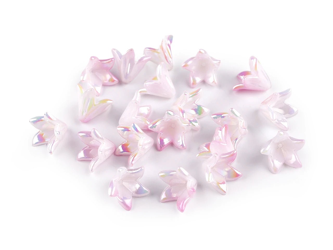 Image avec des perles en plastique en forme de fleur avec effet nacré 12×16 mm, 20 pièces – disponible chez Šarlotes audumi