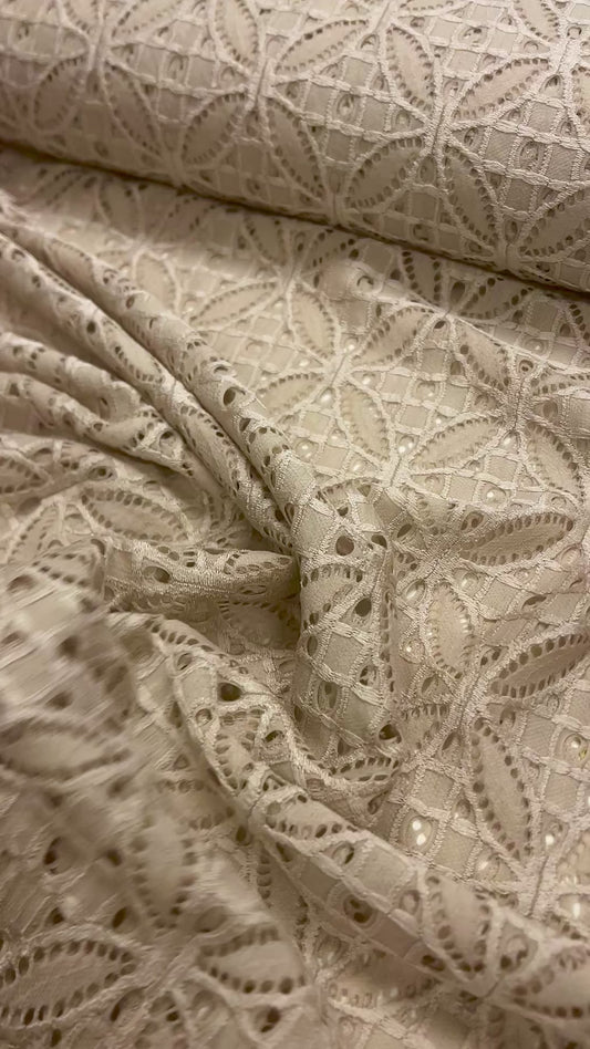 Mežģīņu audums-viegls smilšu tonis 150 g/m²