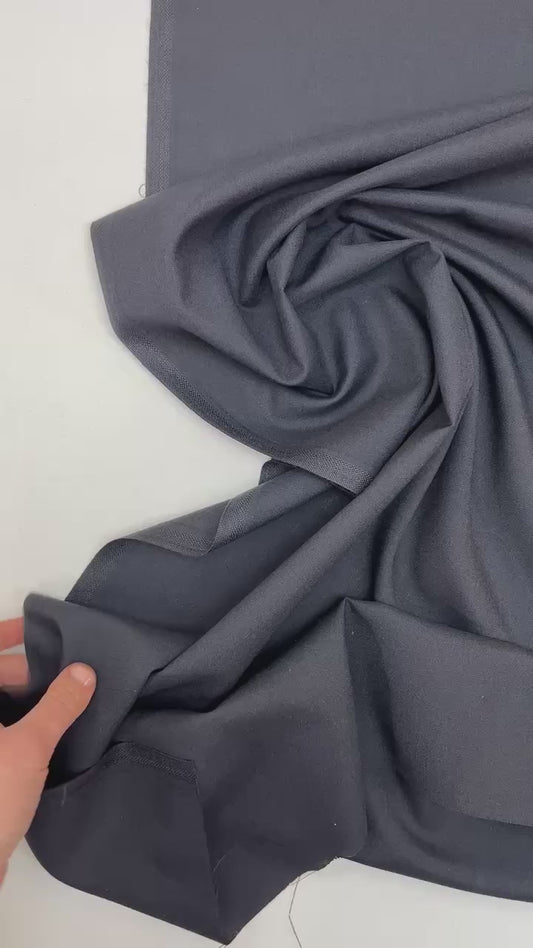 Itālijas kleitu un blūžu audums | 57% vilna | 43% poliesters | 155 g/m² | 147 cm | Tumši zils