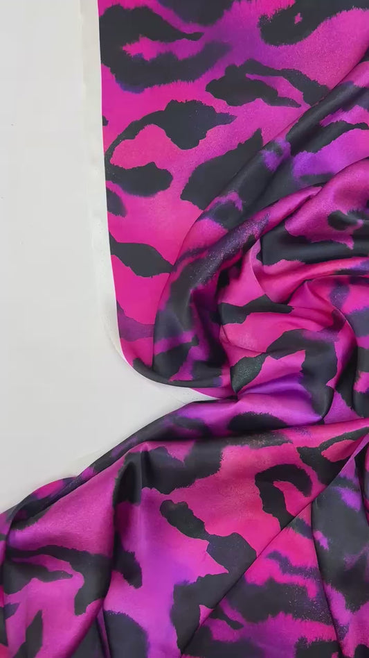 100% Zīda satīns- raksts uz fuksijas fona 80 g/m²