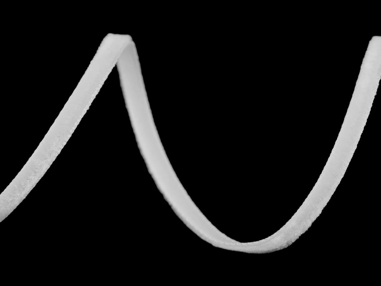 Image of 3 mm white velvet ribbon – available at Šarlotes audumi