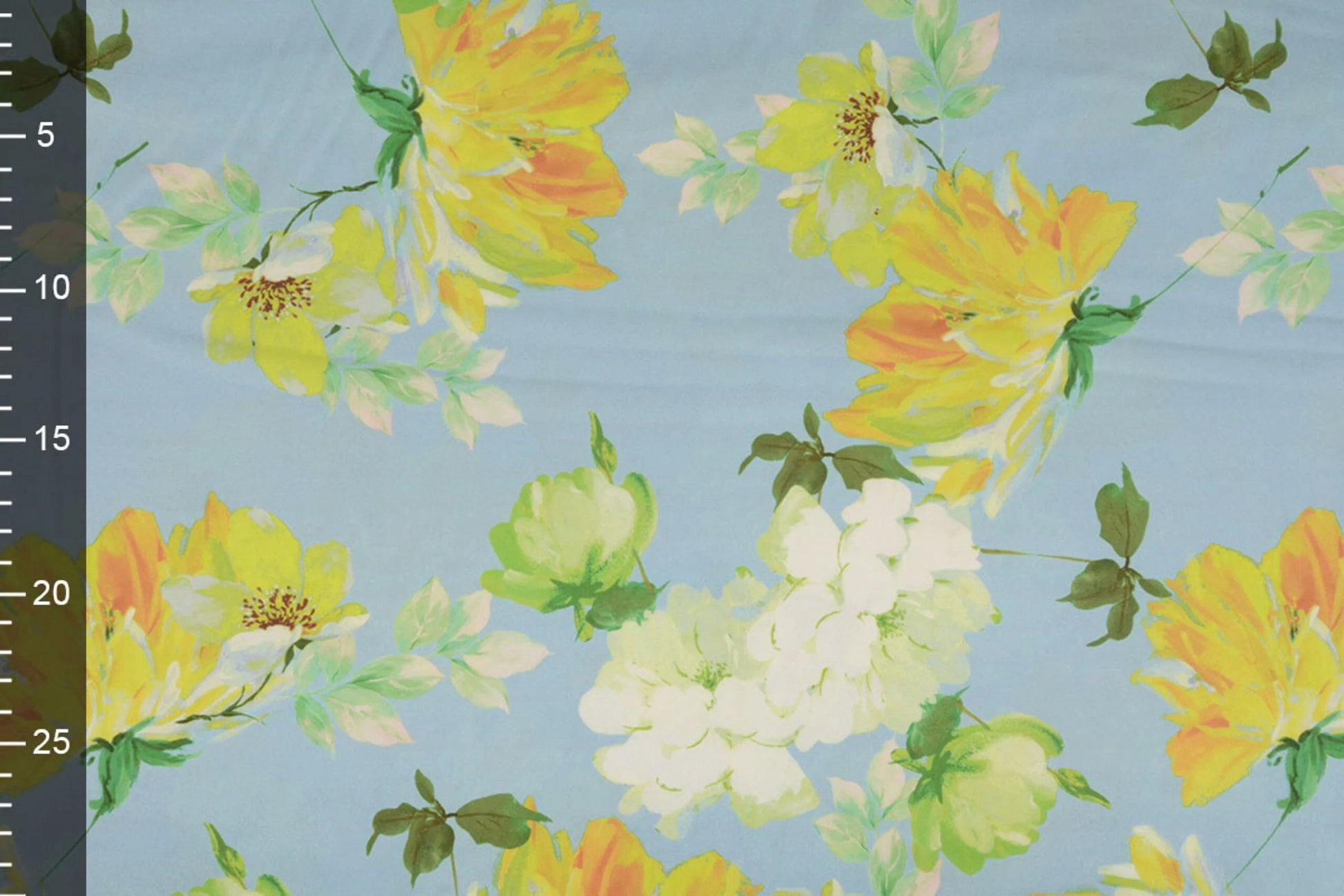 Satīns ar elastānu - dzelteni ziedi uz zila fona 80 g/m²