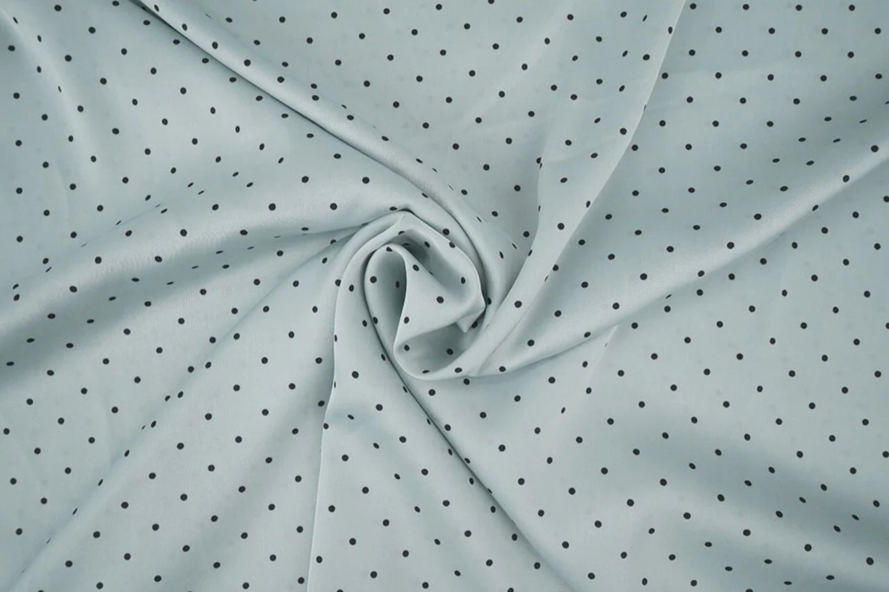 Satīns ar elastānu - punktiņi uz mint fona 90 g/m²