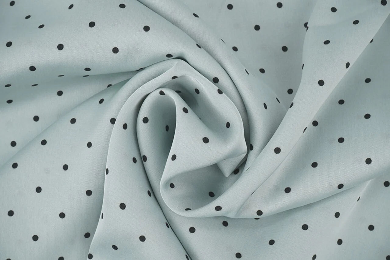 Satīns ar elastānu - punktiņi uz mint fona 90 g/m²