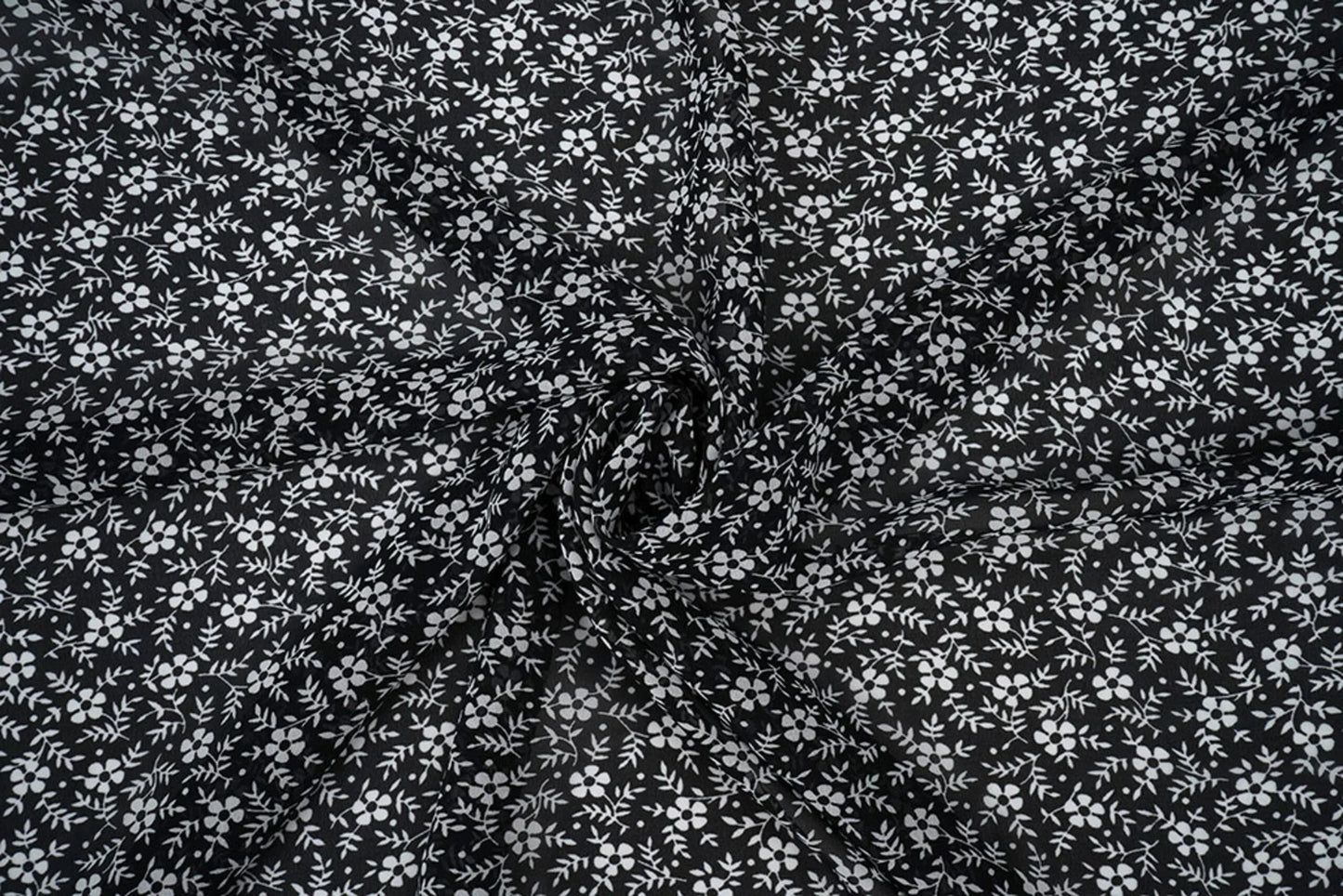 Šifons - balti ziediņu uz melna fona | 150 cm | 65 g/m²