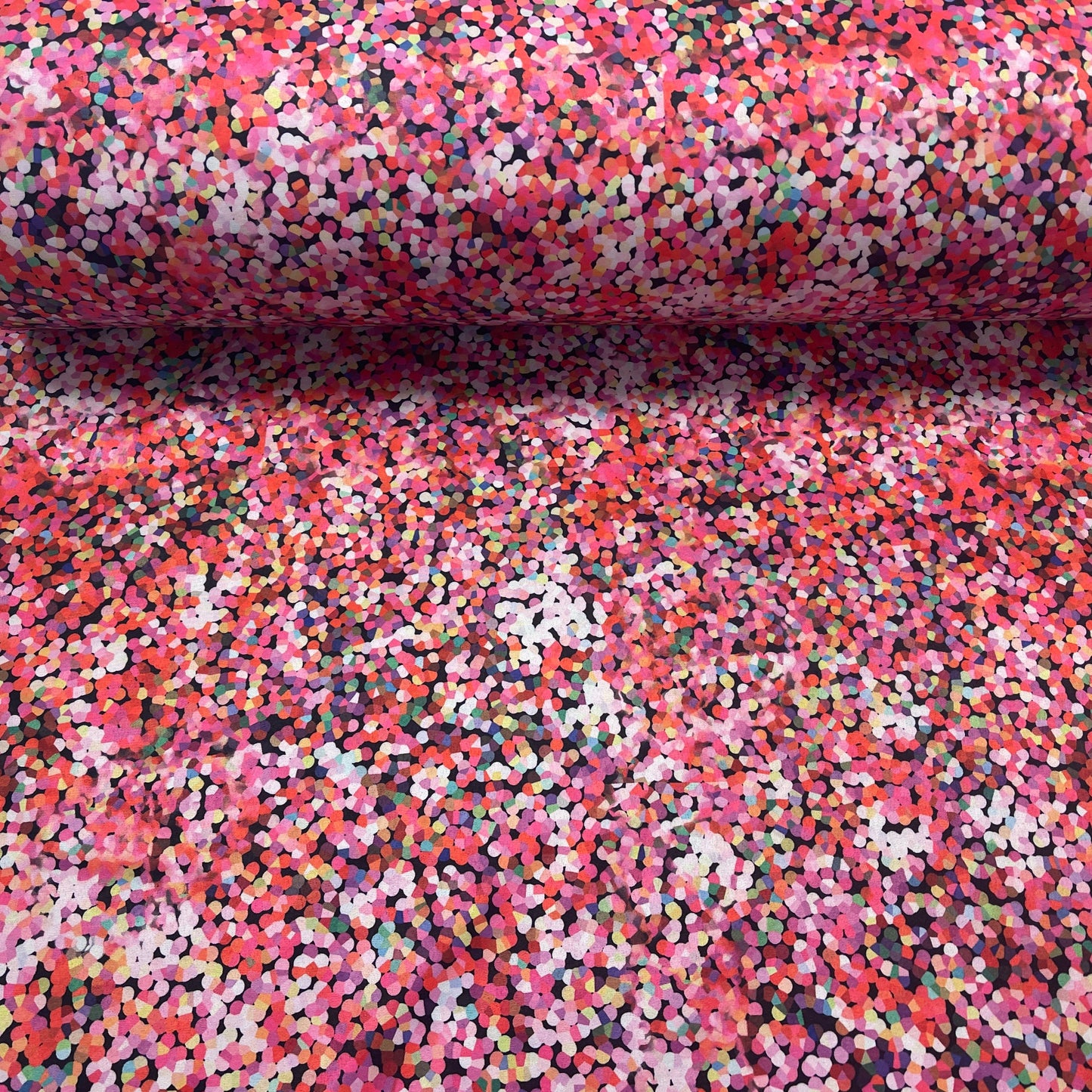 Softshell audums ar elastānu - sārts raksts 310 g/m²